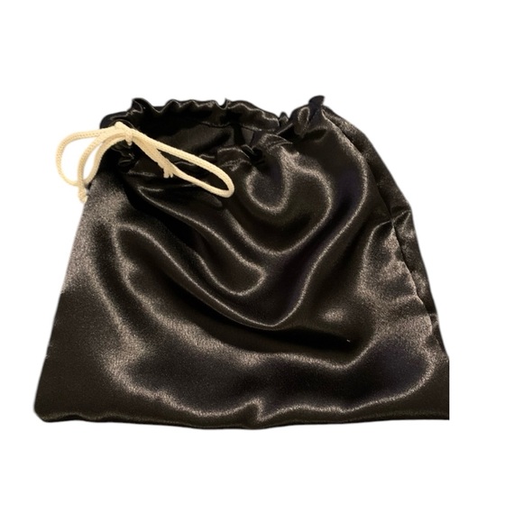 Dust Bag size Medium in a beautiful Black Silk fabric Handmade - Picture 1 of 2